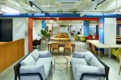 The company キャナルシティ博多前店